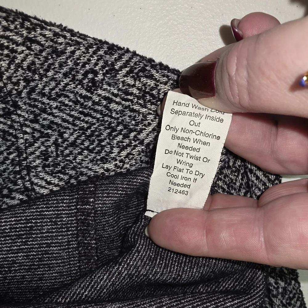 CABI CeCe Herringbone Tweed Sleeveless Shell Top Black White Zip Pockets Medium - Picture 8 of 8